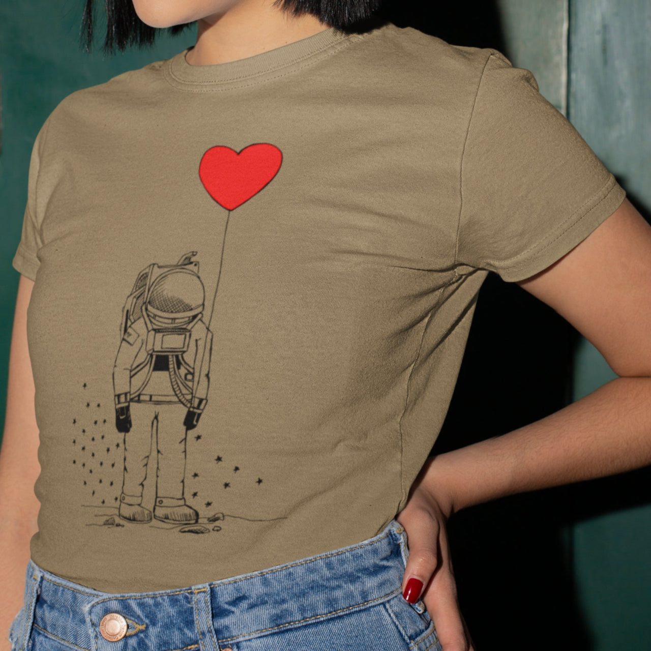 Khaki UNISEX tričko „Kozmonaut so srdcom“